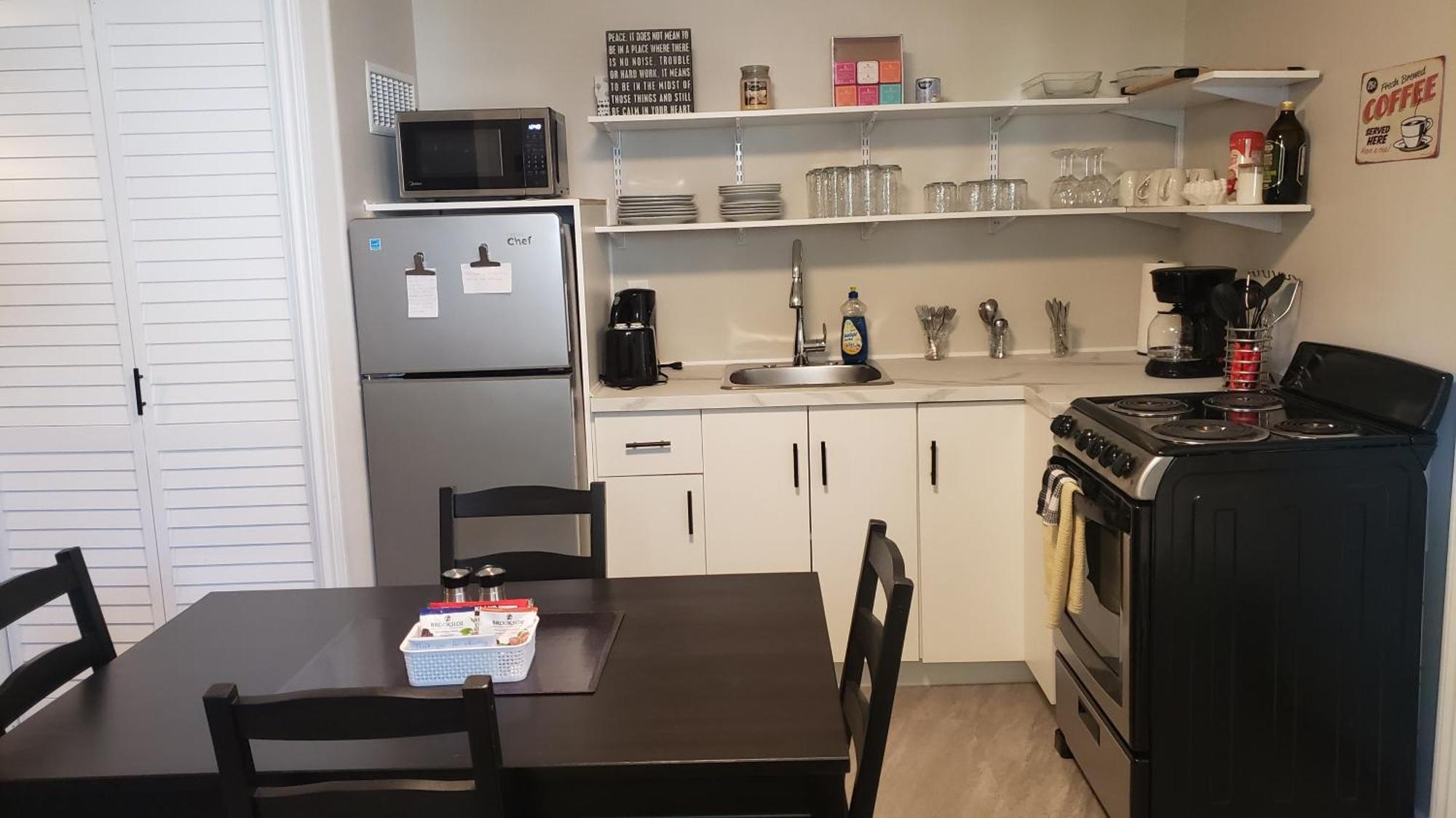 Cozy Home On A Quiet Street Minutes To Dt Kingston Luaran gambar